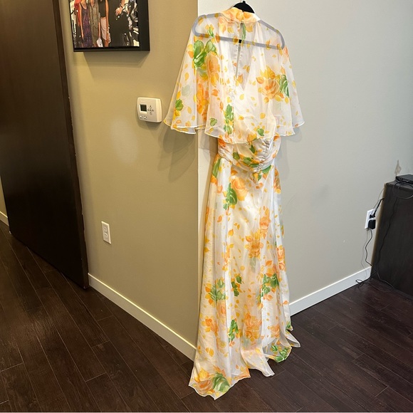 Authentic vintage 1970's Lorrie Deb gown with cape - Picture 11 of 17